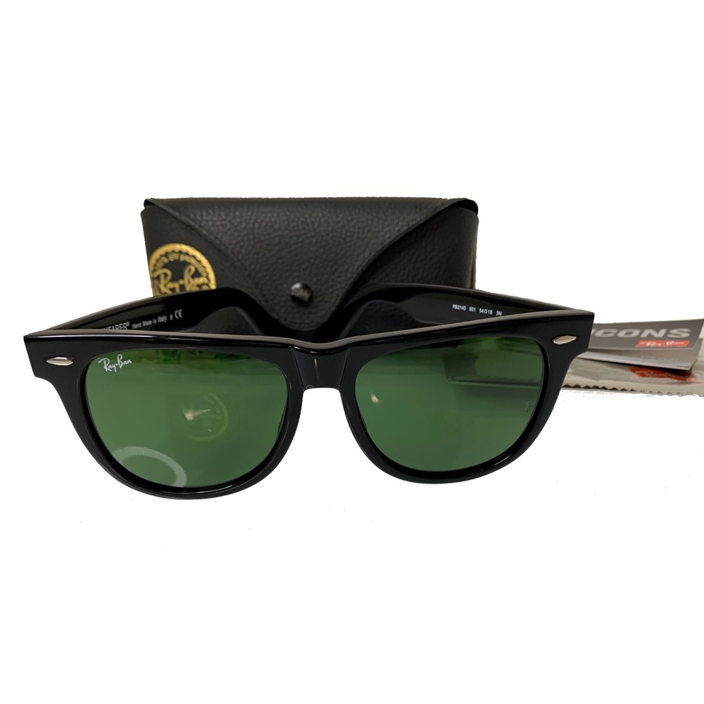Ray-Ban Classic Wayfarer Black Sunglasses - Picture 1 of 6